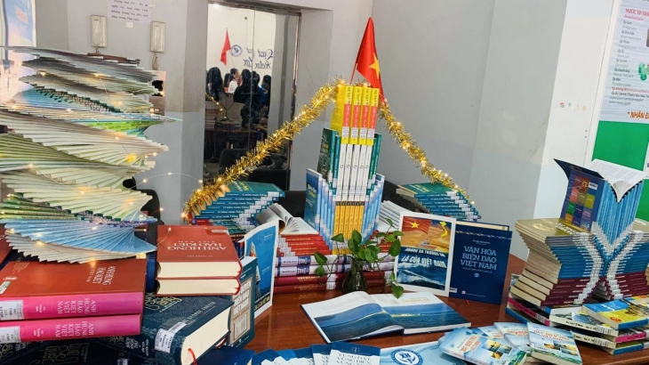 Khoa SPKHXH tham gia hoạt động kỉ niệm Ngày Sách và Văn hóa đọc Việt Nam lần thứ 2 năm 2023 