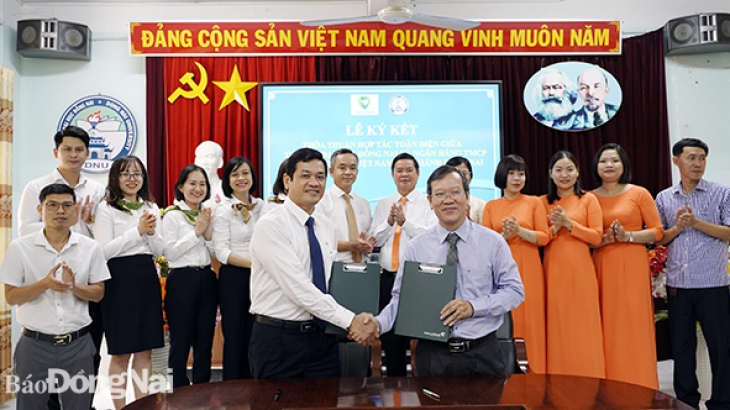Trường đại học Đồng Nai và Vietcombank Đồng Nai ký kết hợp tác toàn diện