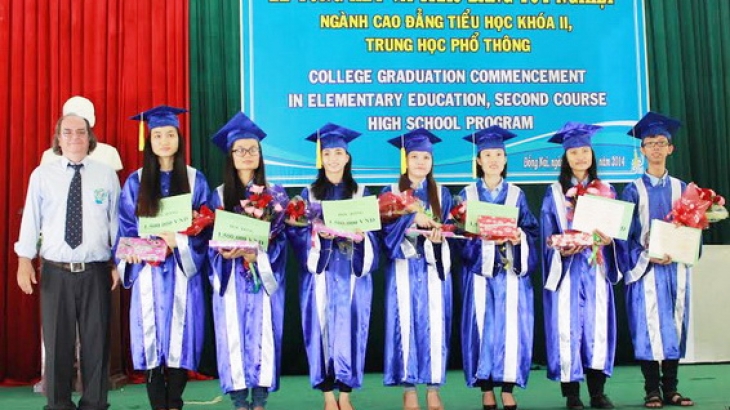 8 sinh viên điếc được trao bằng tốt nghiệp cao đẳng tiểu học